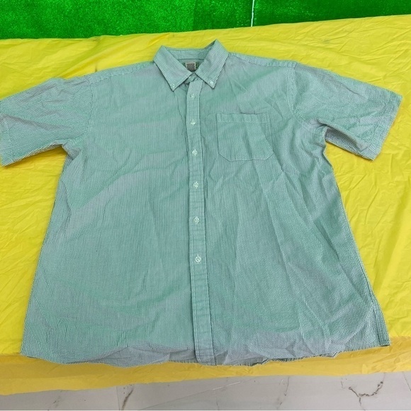 L.L. Bean seersucker, green and white short sleeve summer shirt. It’s a classic. - Picture 1 of 5